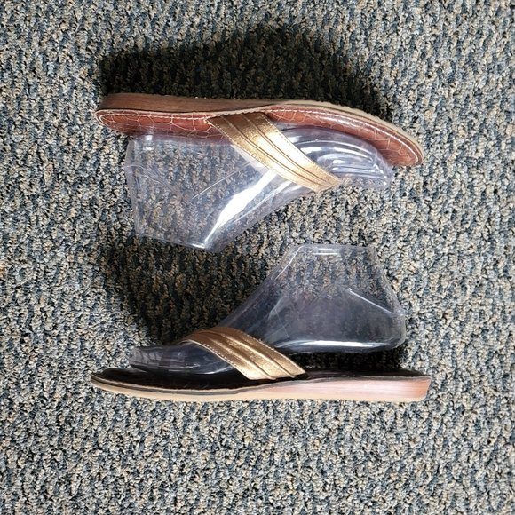 Gold Reef Cushion Thong Sandals Size 7.5 - Picture 10 of 14